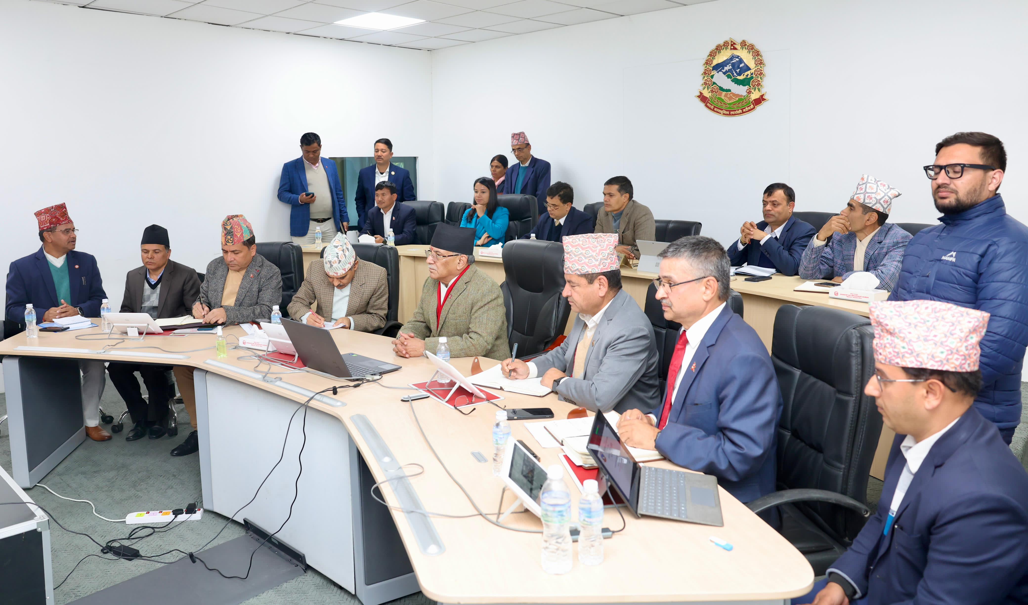 नारायणगढ–बुटवल र मुग्लिन–पोखरा सडकको ‘भर्चुअल’ निरीक्षणपछि प्रधानमन्त्रीले भने– सन्तुष्ट हुनसक्ने अवस्था छैन