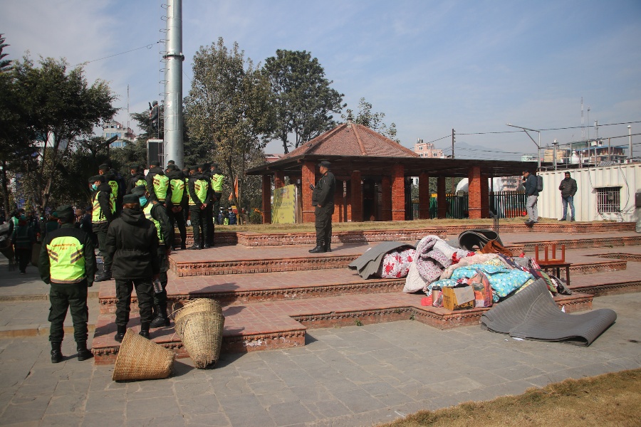 काठमाडाैँ महानगरले खाली गरायो शान्तिबाटिका (तस्वीरहरू)