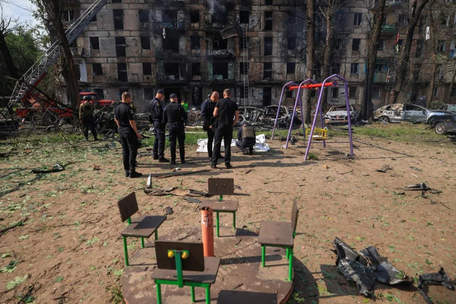 युक्रेनी राष्ट्रपतिको गृहनगरमा रुसी आक्रमण, ११ जना मारिए