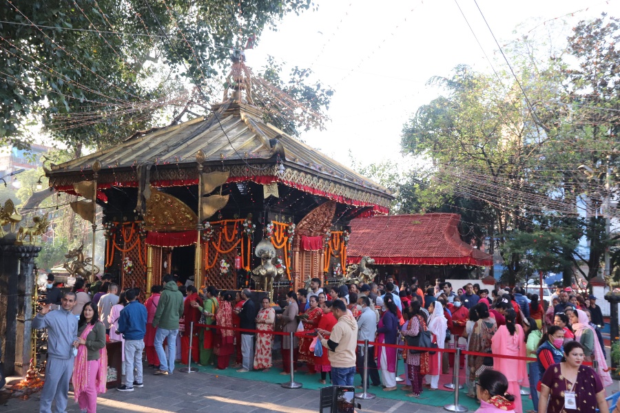 नवरात्रको छैटौँ दिन: कात्यायनी देवीको पूजा गरिँदै