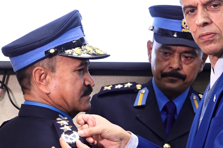 आईजीपी कुँवरलाई दर्ज्यानी चिन्ह प्रदान