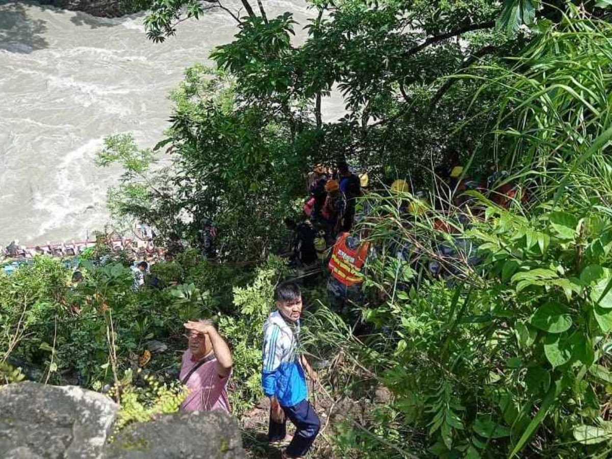 तनहुँ बस दुर्घटना: १४ जनाको मृत्यु, १६ घाइतेको उद्धार