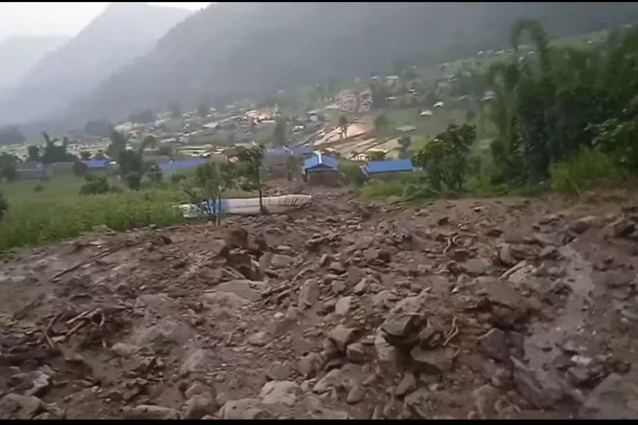 ओखलढुंगाको चम्पादेवीमा पहिरोले ७ घर बगायो, एकै परिवारका ४ जनाको मृत्यु