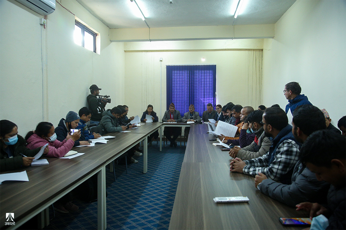 स्वास्थ्य बीमामा फेरि समेटिँदै निजी अस्पताल, बोर्ड भन्छ– सरकारी वा निजी भनेर छुट्याइँदैन