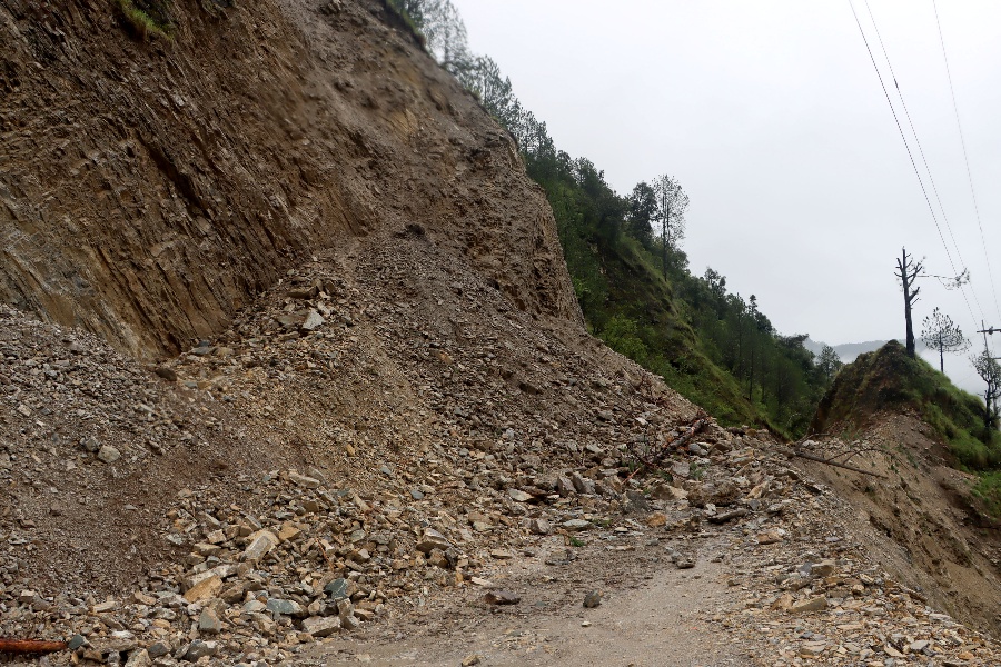 एक सातादेखि कर्णालीका पाँच जिल्लामा यातायात सेवा अवरुद्ध