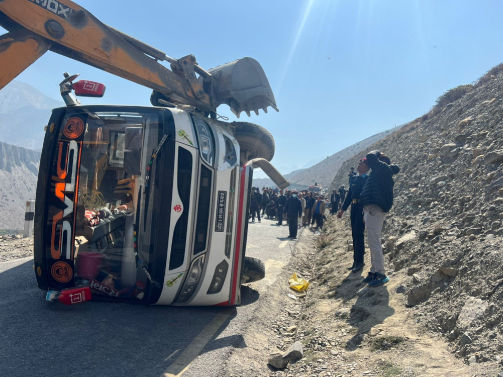 कागबेनीमा कलेजको बस दुर्घटना, २१ घाइते