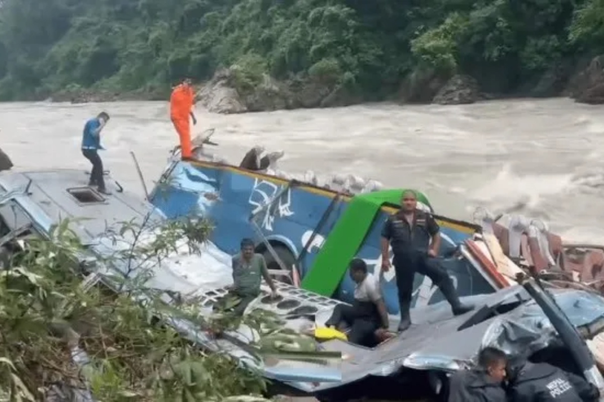 मर्स्याङ्दीमा खसेको बस निकाल्न मुग्लिन-आँबुखैरेनी सडक ४ घण्टा बन्द गरिने