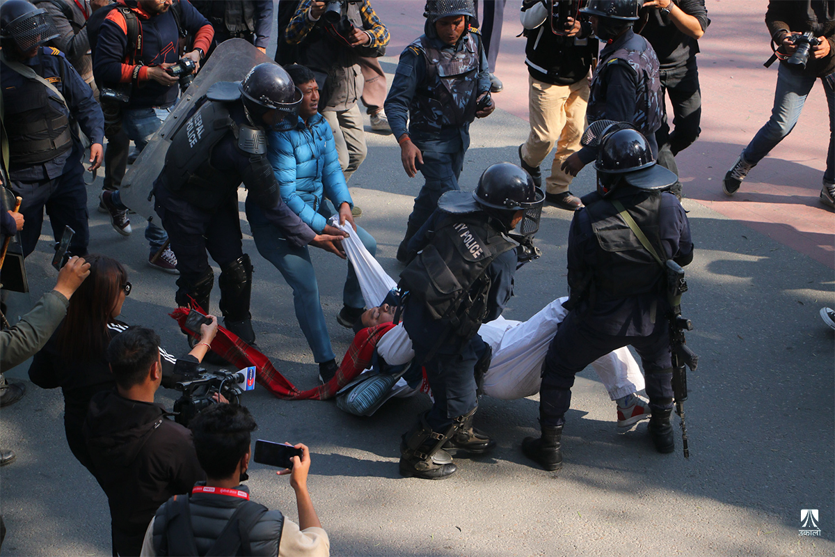 माइतीघरको निषेधित क्षेत्र खुला गर्न माग गर्दै विरोध प्रदर्शन (तस्वीरहरू)