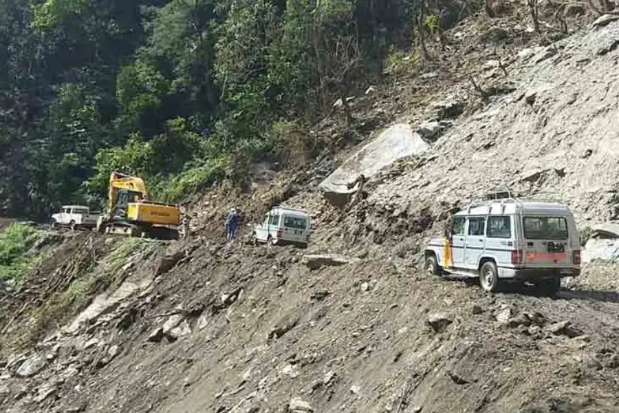 मौसम सुधारसँगै मनाङको यातायात सुचारु, बढ्यो पर्यटकीय चहलपहल