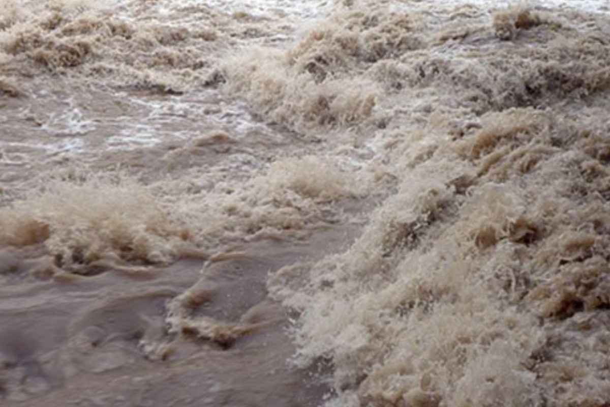 भक्तपुरको दधिकोटमा खोला बस्ती पस्दा ३० घर डुबानमा