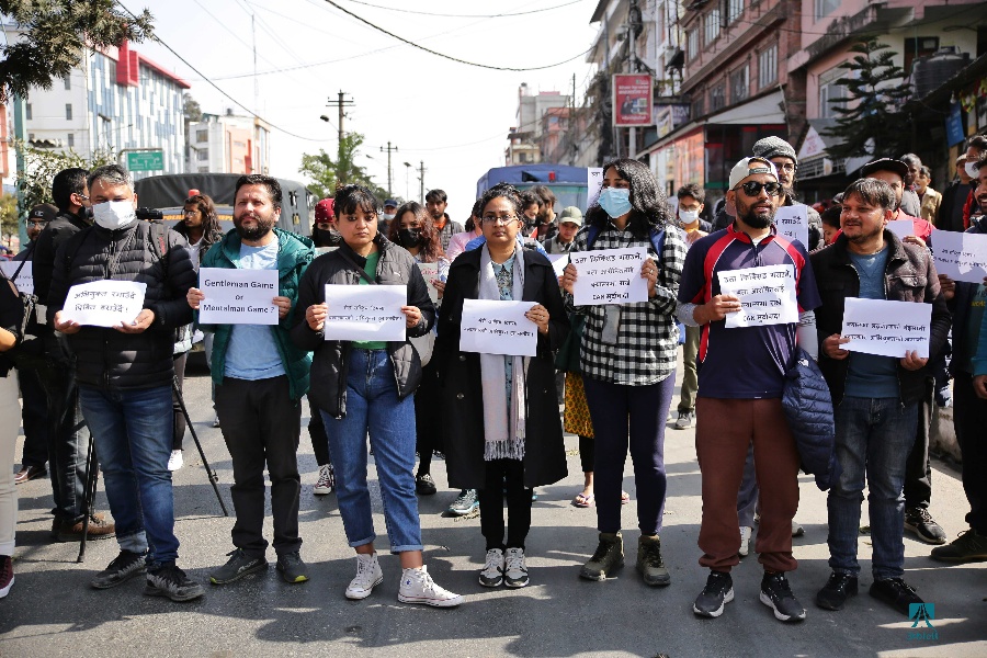 बलात्कारका अभियुक्तलाई प्रशिक्षणमा बोलाइएपछि क्रिकेट संघविरुद्ध प्रदर्शन (तस्वीरहरू)