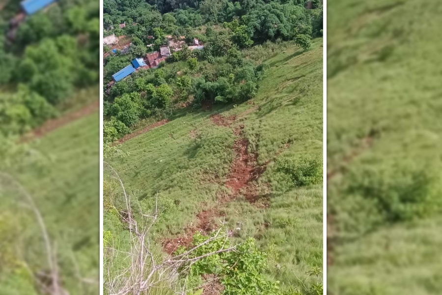 पहिरोको जोखिममा छाप्राक, बस्ती स्थानान्तरण गरिदिन गाउँलेको माग