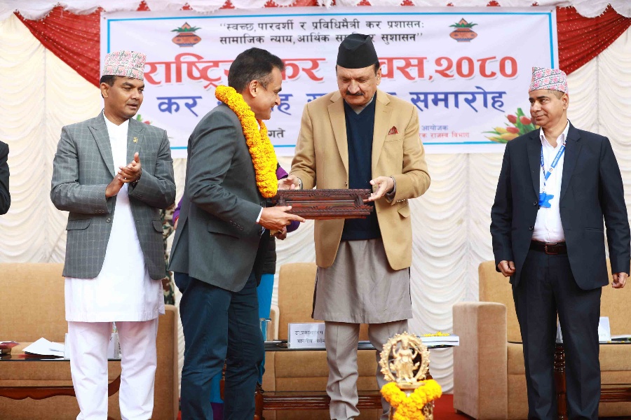 उत्कृष्ट १६ करदाता सम्मानित