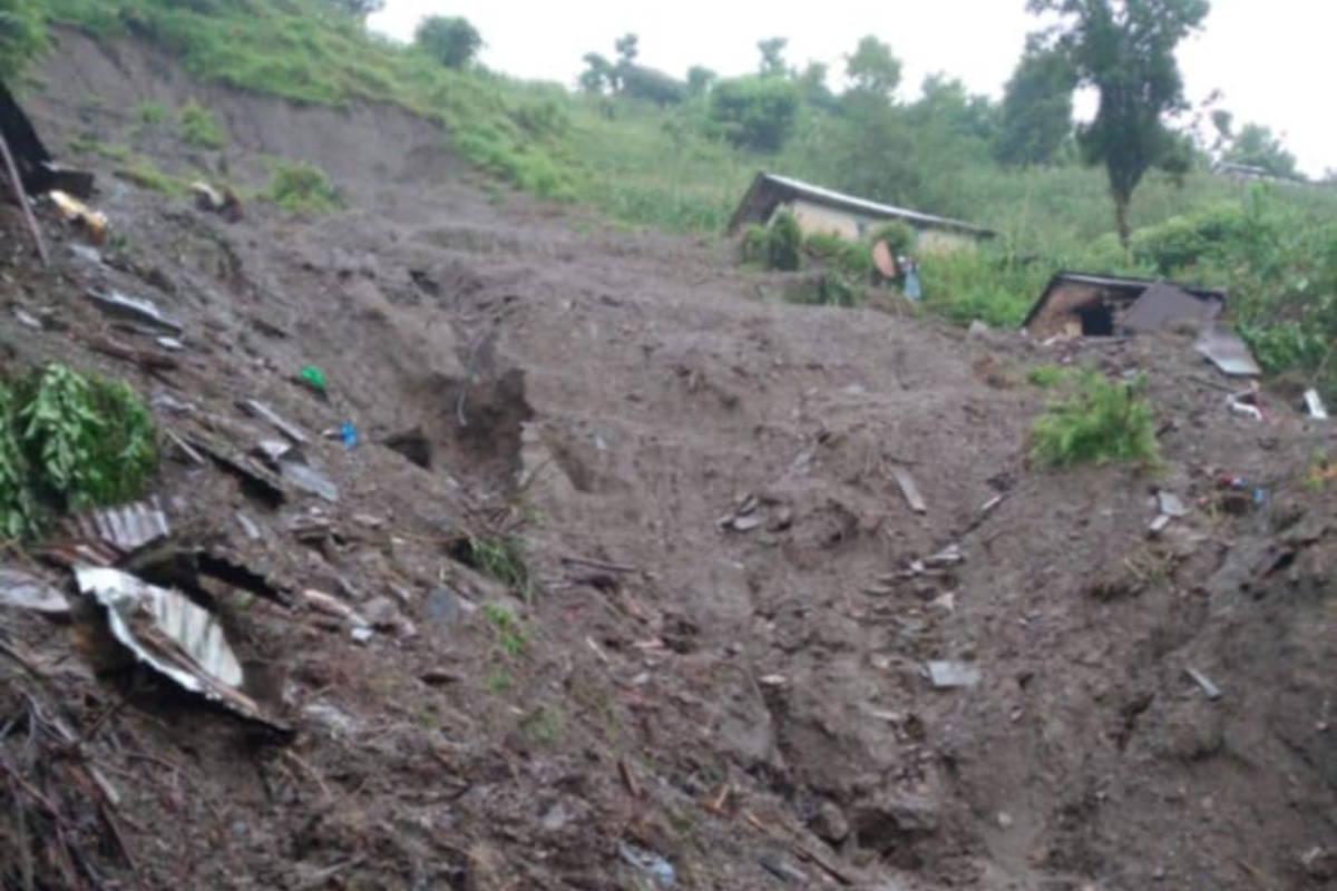 लमजुङमा पहिरोले ३ घर पुरिए, ४ जना बेपत्ता