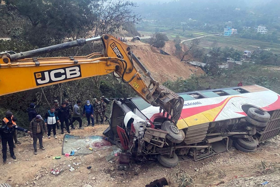 तनहुँ बस दुर्घटना: उपचारका क्रममा २ घाइतेको मृत्यु