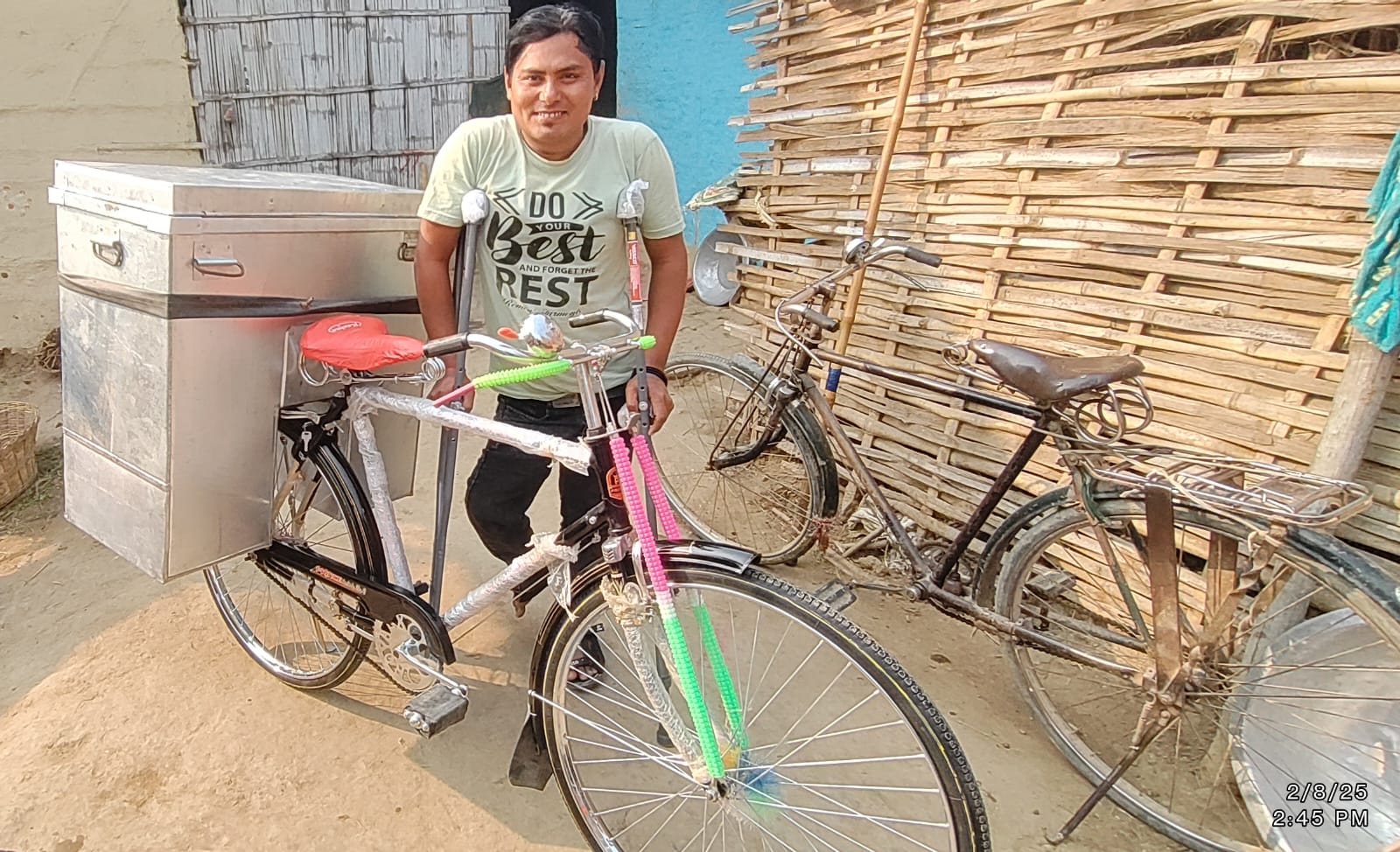 एउटै खुट्टाले दैनिक २० किमी साइकल चलाएर परिवारको गर्जो टारिरहेका विकिन्द्र