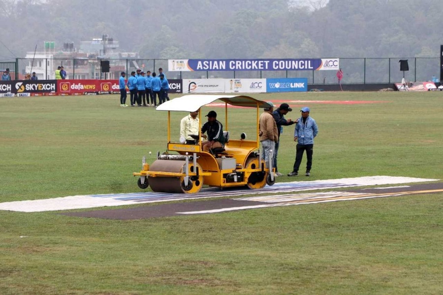 नेपाल र साउदीको खेल अझै शुरू भएन, सापरले मैदान सुकाइँदै