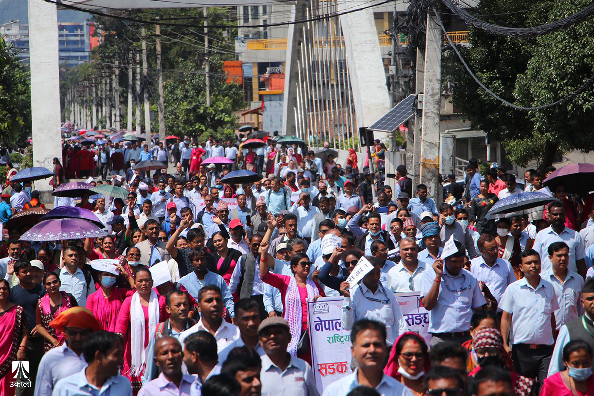विद्यालय शिक्षा विधेयकको विरोधमा देशभरबाट काठमाडौँ आएका शिक्षकहरू के भन्छन्? 