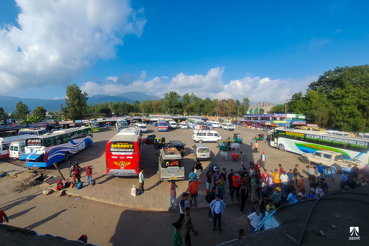 सुर्खेतको ‘नमूना’ बसपार्कः ठेकेदार भागेपछि व्यवसायीले तिर्न छाडे भाडा, नगरपालिका निरीह