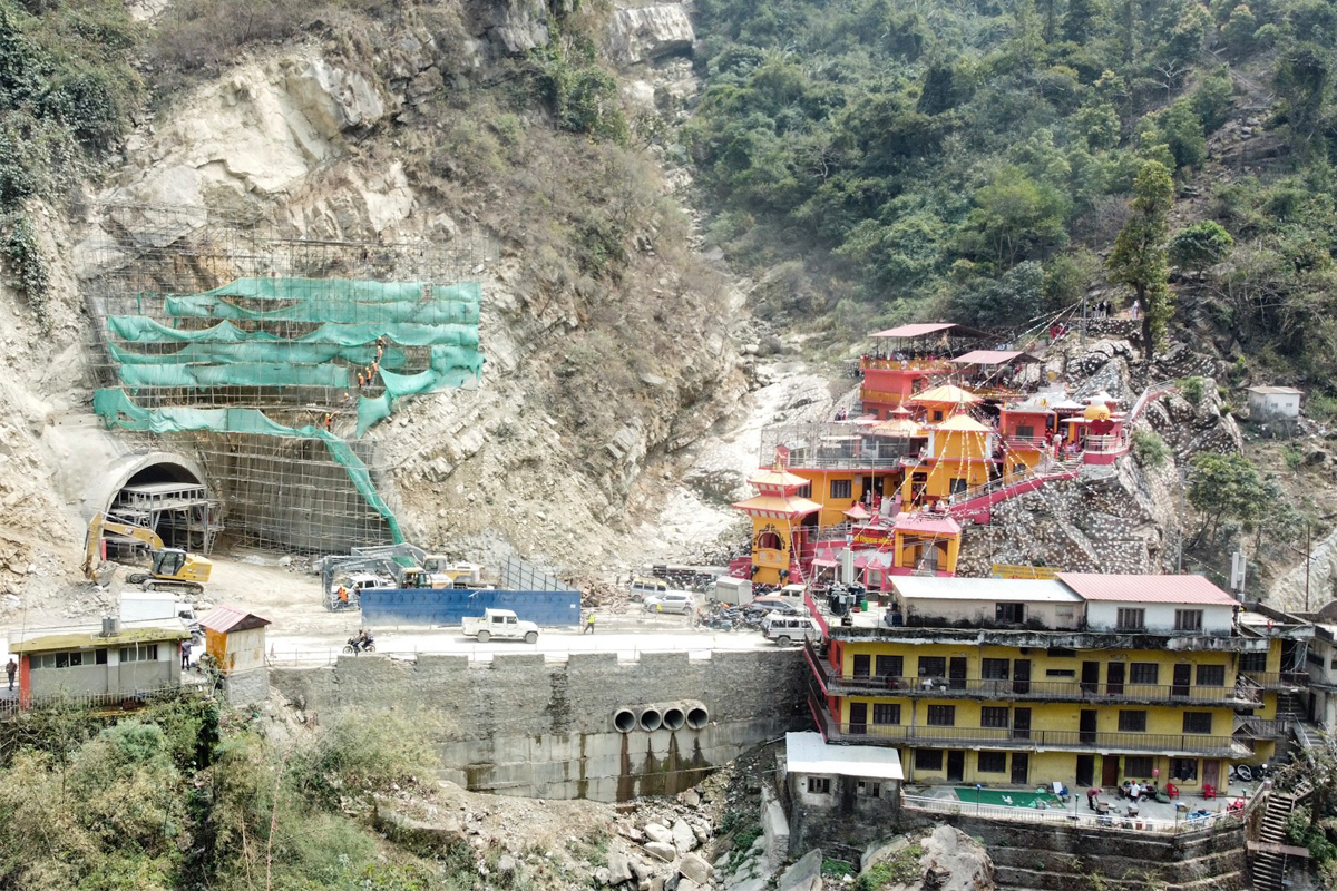 यसरी बन्दैछ सिद्धबाबा सुरुङ (तस्वीरहरू)