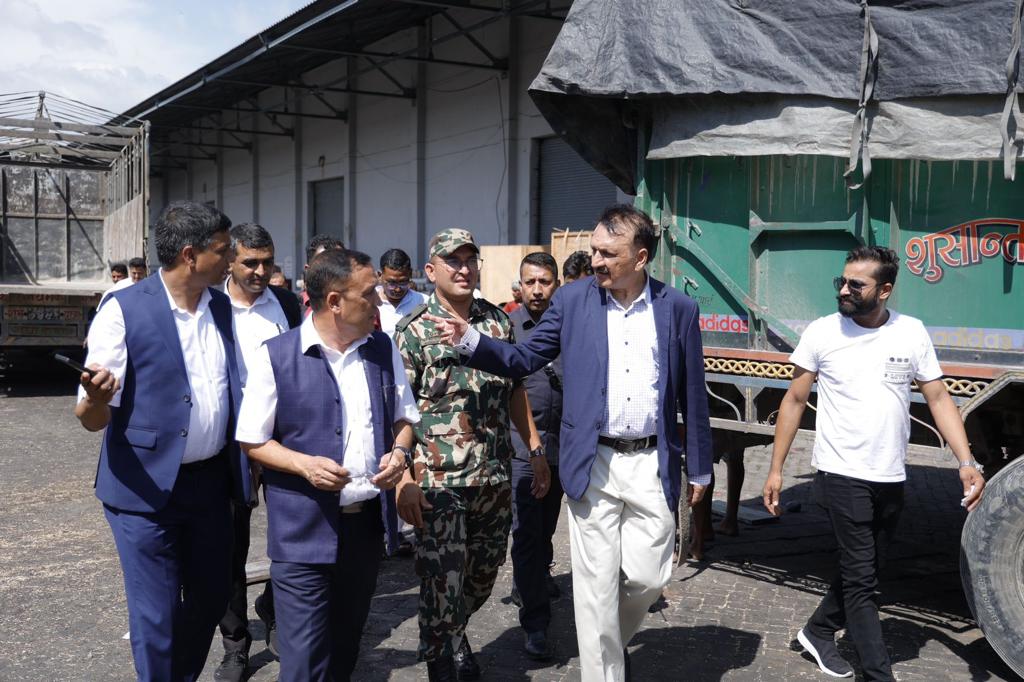 इमानदार भएर काम गरे राजस्वले लक्ष्य भेट्छ: अर्थमन्त्री