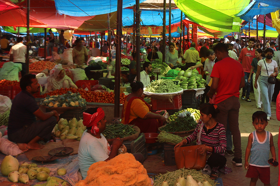 तरकारीमा फौबन्जारीः ठगिँदै किसान, उपभोक्तालाई ५ गुणासम्म महँगो