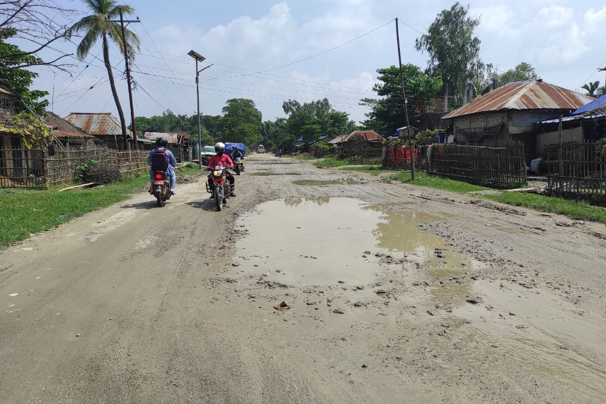 जीर्ण बन्यो हनुमाननगर–राजविराज सडक, जोखिमपूर्ण यात्रा