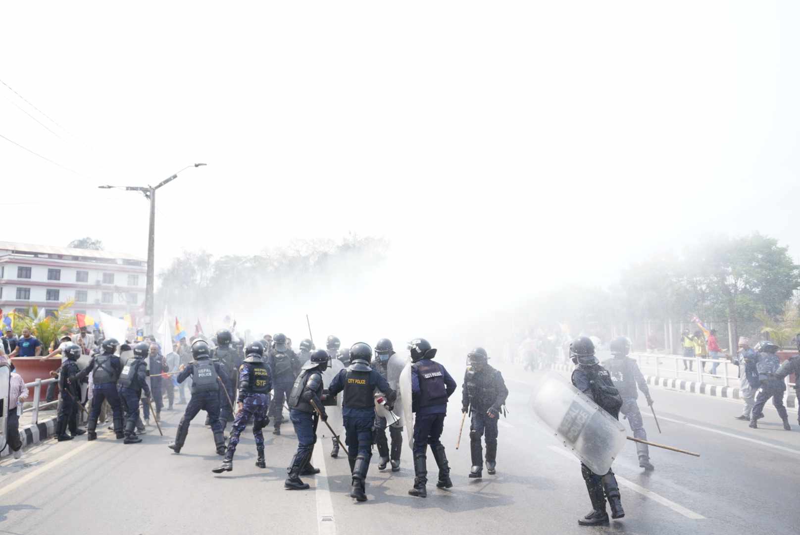 राप्रपाको प्रदर्शनमा झडप, प्रहरीले प्रहार गर्‍यो टियर ग्यास र पानीको फोहरा