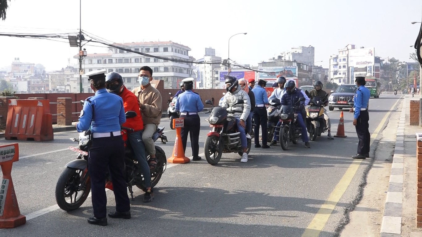 काठमाडौँ उपत्यकामा होलीलक्षित ट्राफिक चेकिङमा कडाइ