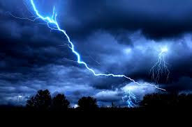 अछाममा चट्याङ लागेर बालकको मृत्यु, डडेलधुरामा ३ घाइते