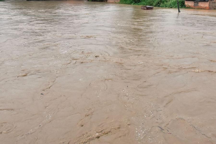 महोत्तरीमा बाढीले बगाउँदा युवक बेपत्ता