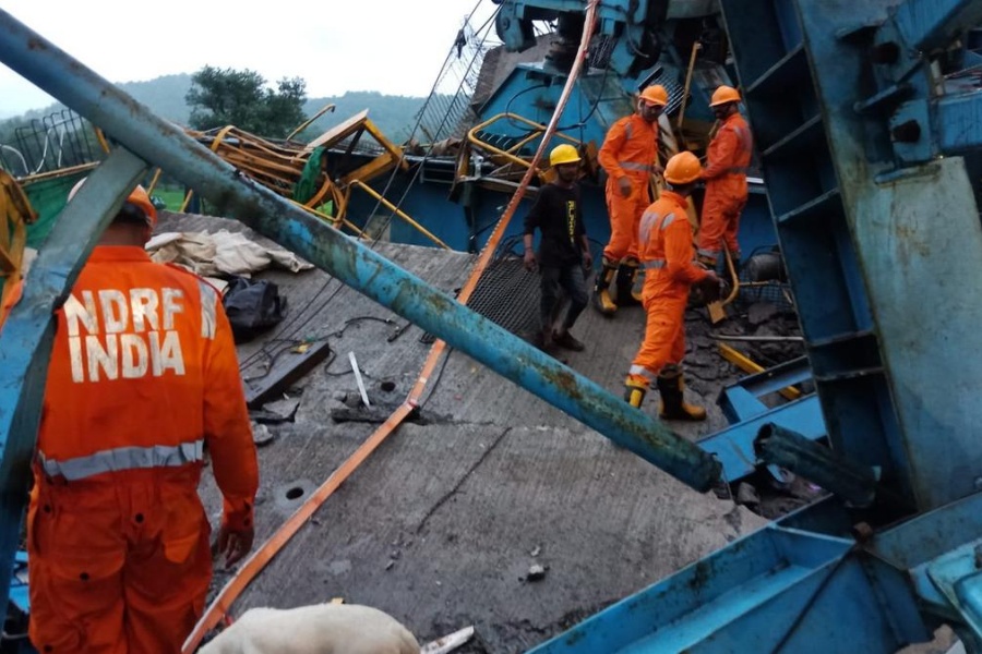 भारत महाराष्ट्रमा क्रेन खस्दा १६ जनाको मृत्यु, ३ घाइते