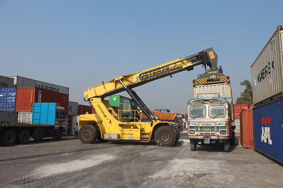 मुलुकको व्यापार घाटा ९ खर्ब ५३ अर्ब पुग्यो