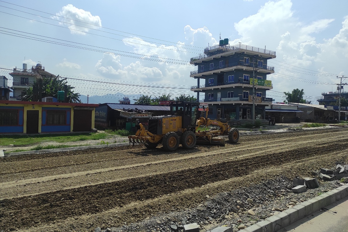 चार लेनमा विस्तार हुँदैछ मुग्लिन-पोखरा सडक [तस्वीरहरू]