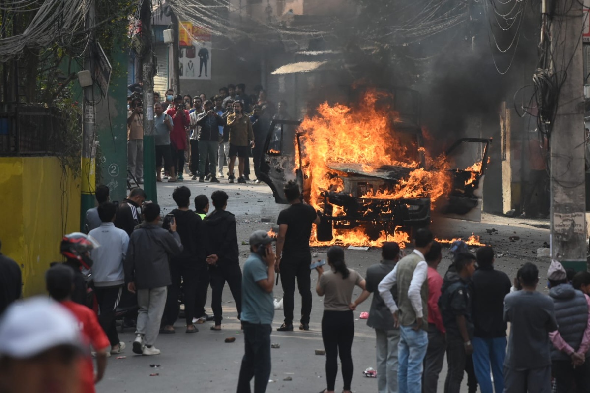 राजावादीको प्रदर्शन: १४ स्थानमा आगजनी, ९ संस्था तथा कार्यालयमा तोडफोड