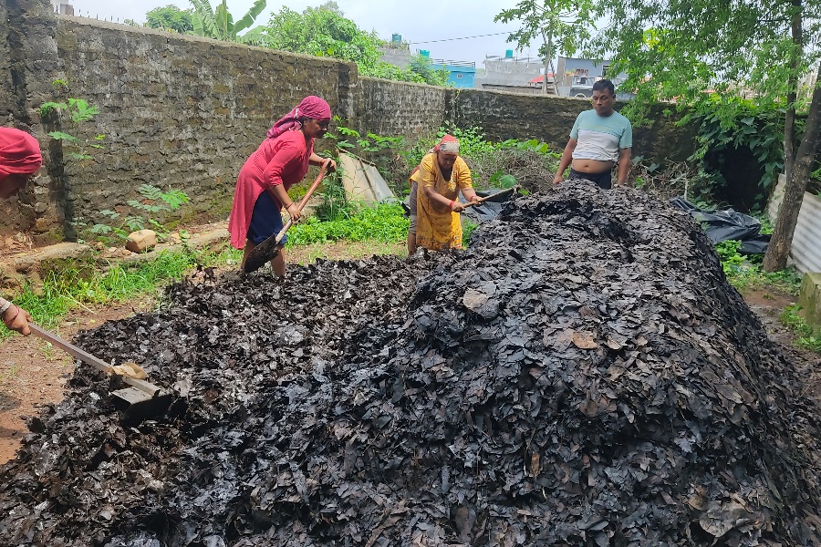 फोहरबाट मल उत्पादन गर्दै मध्यबिन्दु, किसानले सहुलियत मूल्यमा पाउने