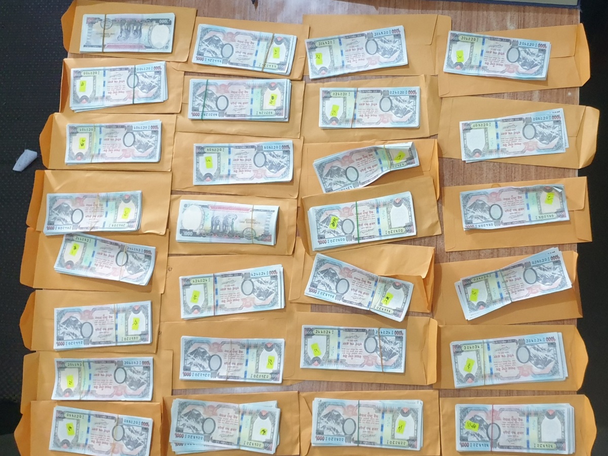 नक्कली नोटको कारोबारमा संलग्न रहेको आरोपमा काठमाडौँबाट २ जना पक्राउ