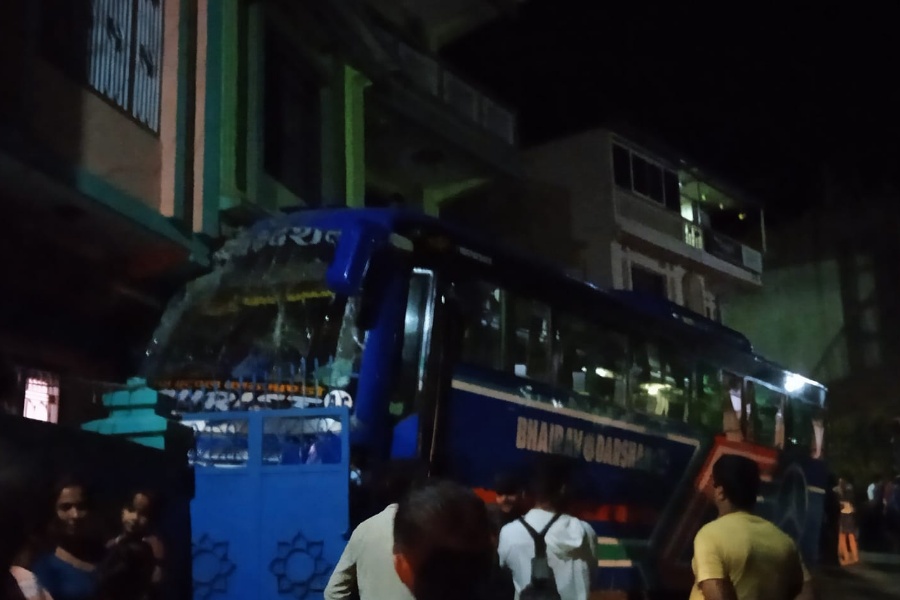 तानसेन बजारमा बस दुर्घटना, १२ जना घाइते