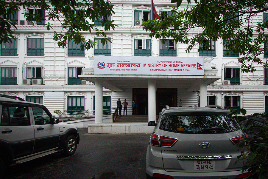 सांसद लक्ष्मी महतो कोइरीलाई पक्राउ गर्न प्रहरीलाई गृहको निर्देशन