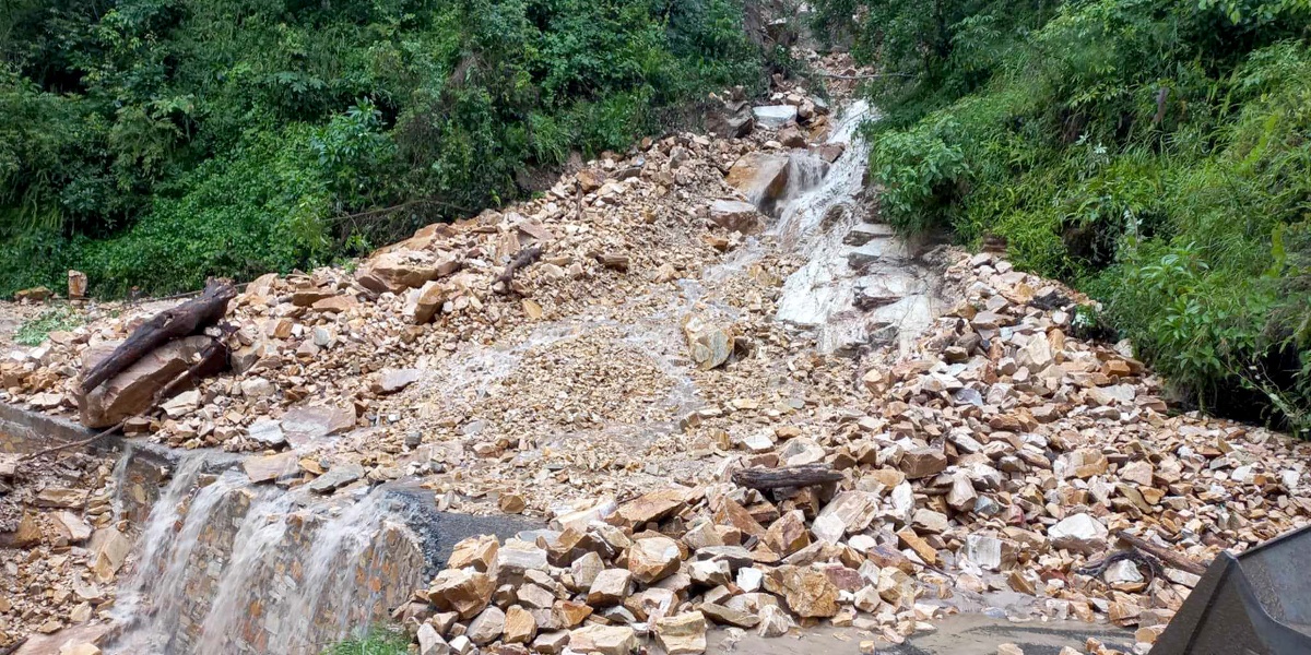 पहिरोले डुम्रे–बेँसीशहर–चामे सडक अवरुद्ध