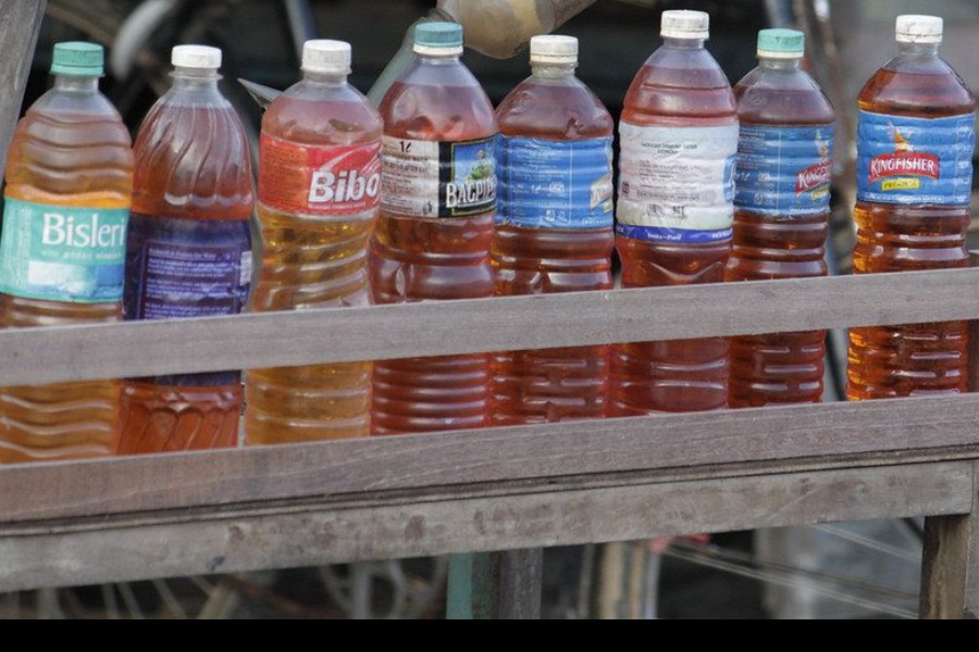 बोतल र जर्किनमा पेट्रोलियम पदार्थ नबेच्न प्रहरीको चेतावनी