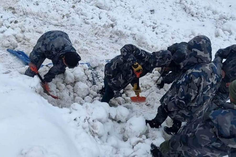 दार्चुला हिमपहिरो : ३ जनाको शव भारतीय सडकबाट खलंगा ल्याइँदै, २ अझै बेपत्ता