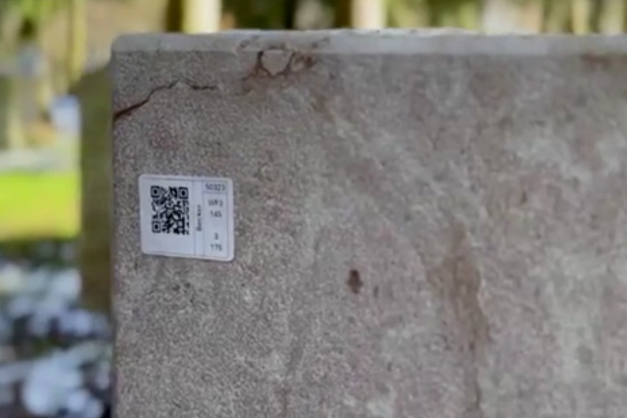 १ हजारभन्दा धेरै चिहानमा ‘क्यूआर कोड’ देखिएपछि प्रहरी अनुसन्धान गर्दै