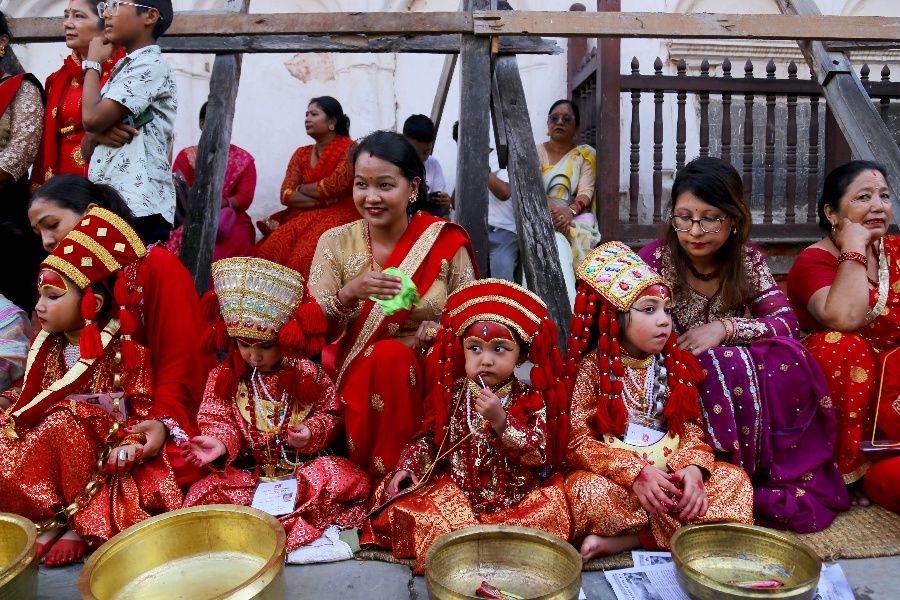 वसन्तपुर दरबार क्षेत्रमा सामूहिक कुमारी पूजा (तस्वीरहरू)