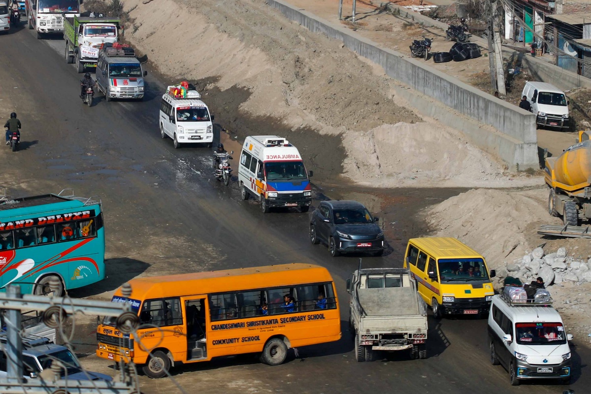 वर्षाका कारण सूर्यविनायक–साँगा सडकमा एकतर्फी सवारी सञ्चालन