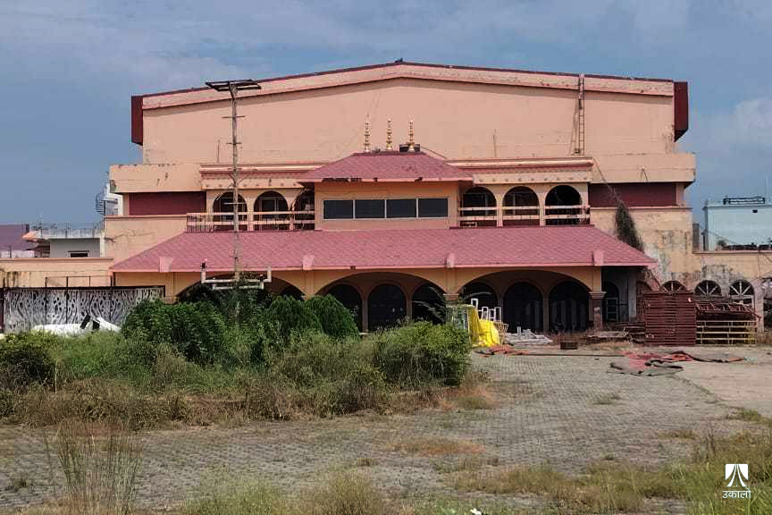 भैरहवामा चन्दा उठाएर बनाइएको विशाल सभागृह गोदामघरमा परिणत 