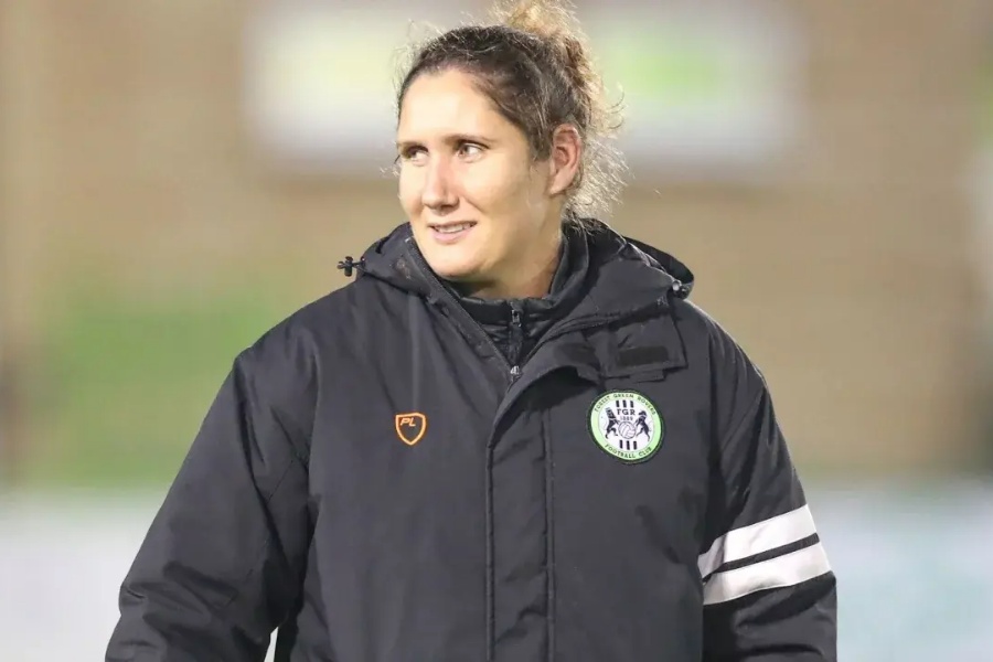 हाना बनिन् इंग्लिस फुटबलमा पहिलो महिला मुख्य प्रशिक्षक