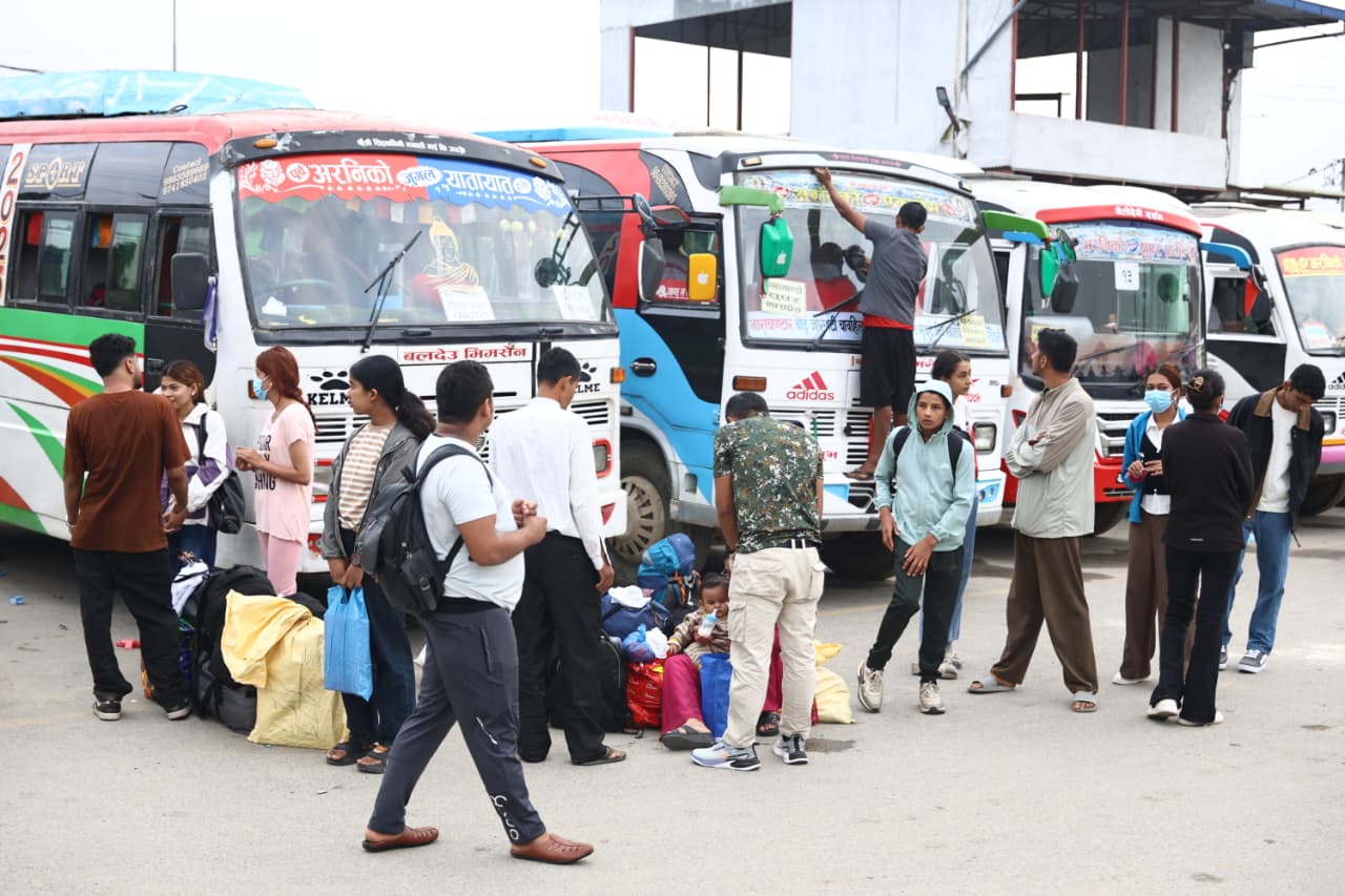 दशैँ मनाउन ५ दिनमा राजधानीबाट बाहिरिए करिब २ लाख यात्रु