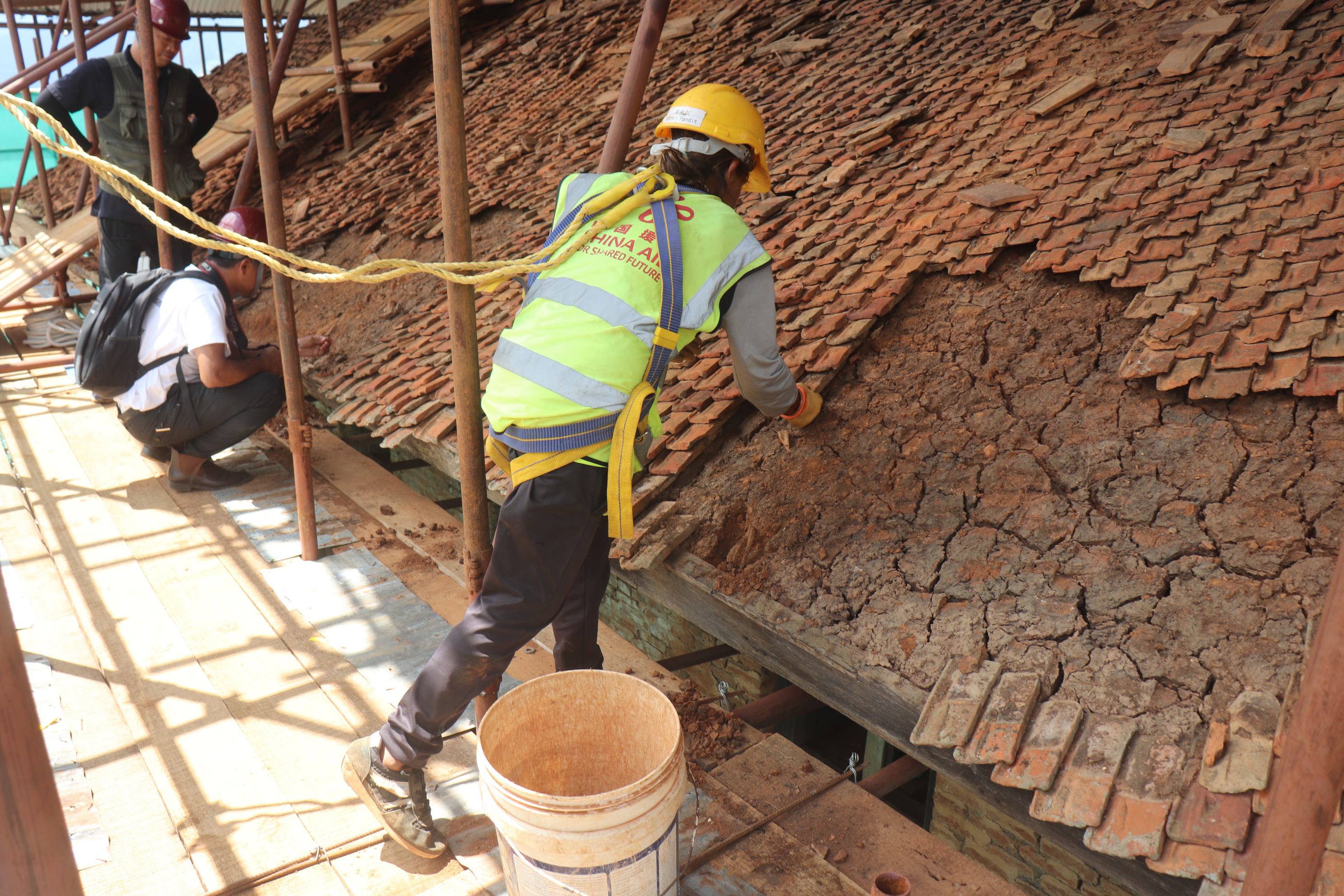 नुवाकोटको साततले दरबार पुनर्निर्माणका लागि भत्काइँदै