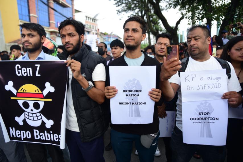 सडकमा उत्रिए जेनजी (तस्वीरहरू)